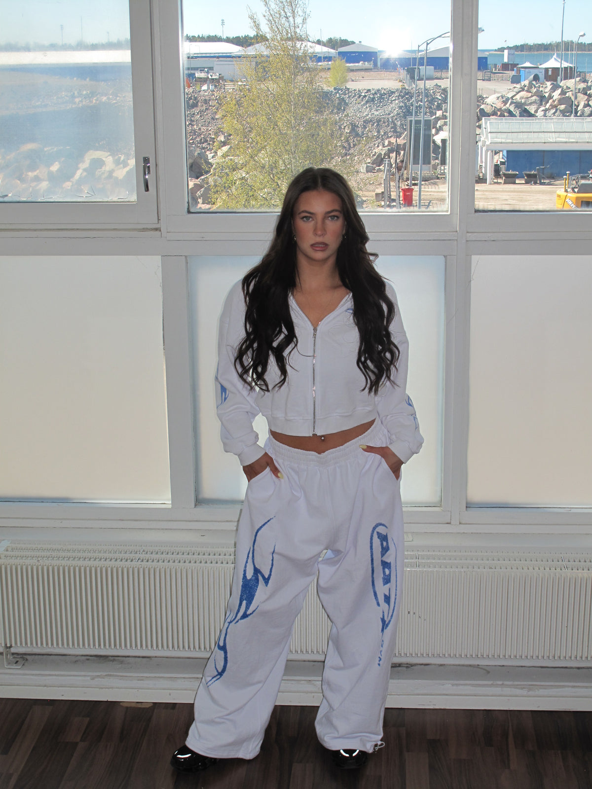 WHITE DBD CROPPED HOODIE